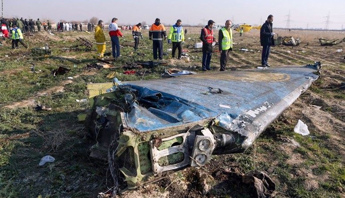 حطام الطائرة الأوكرانية في إيران (أ ف ب).