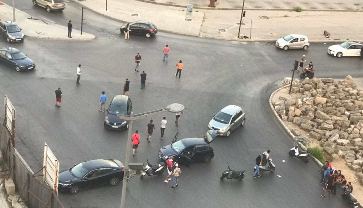 قطع الطريق في ساحة الشهداء أمام مبنى "النهار".