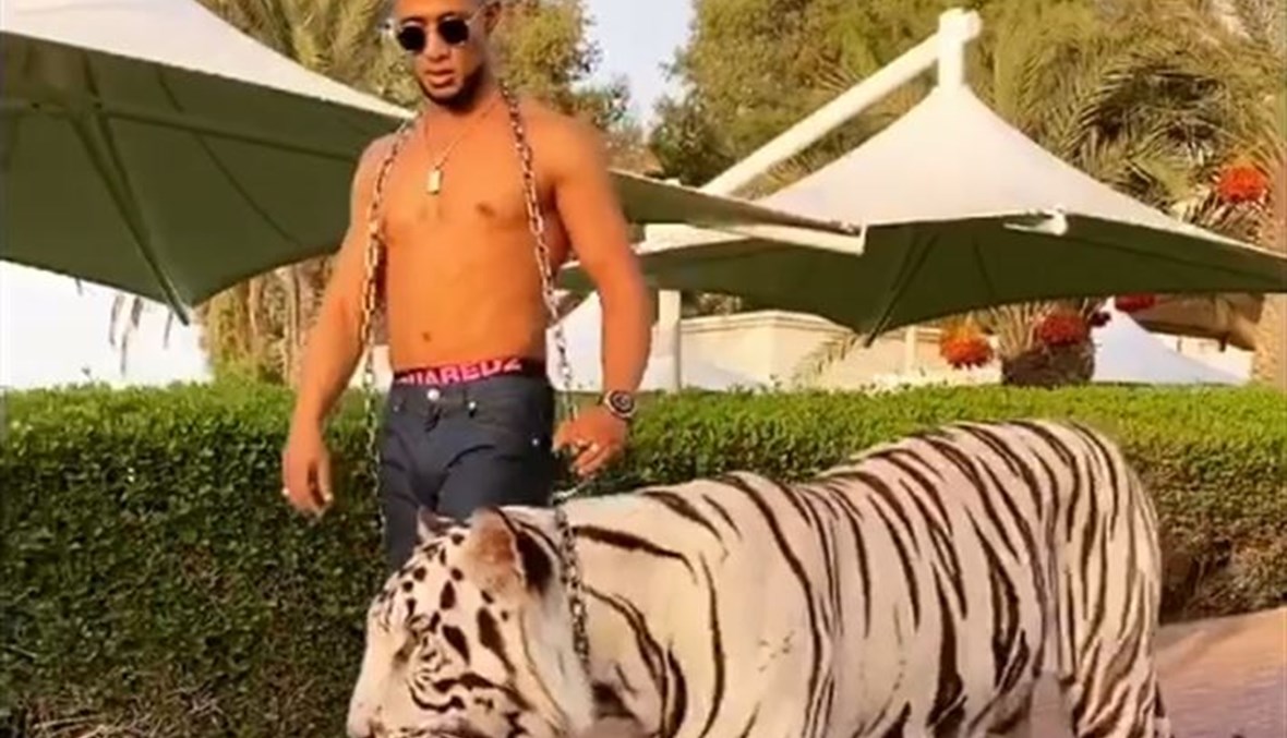 بالفيديو: محمد رمضان يجوب شوارع دبي بصحبة فهد