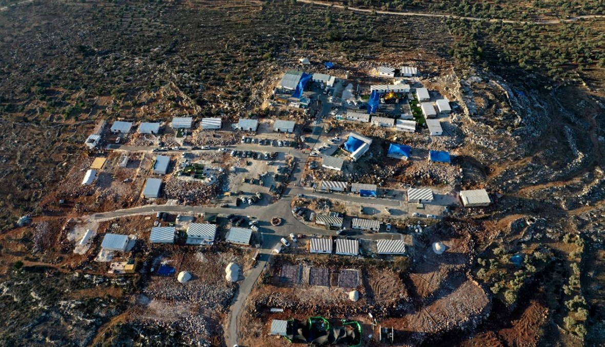 صورة جوية تظهر البؤرة الاستيطانية التي تم إنشاؤها حديثًا في أفيتار بالقرب من نابلس في الضفة الغربية المحتلة (28 حزيران 2021، أ ف ب). 