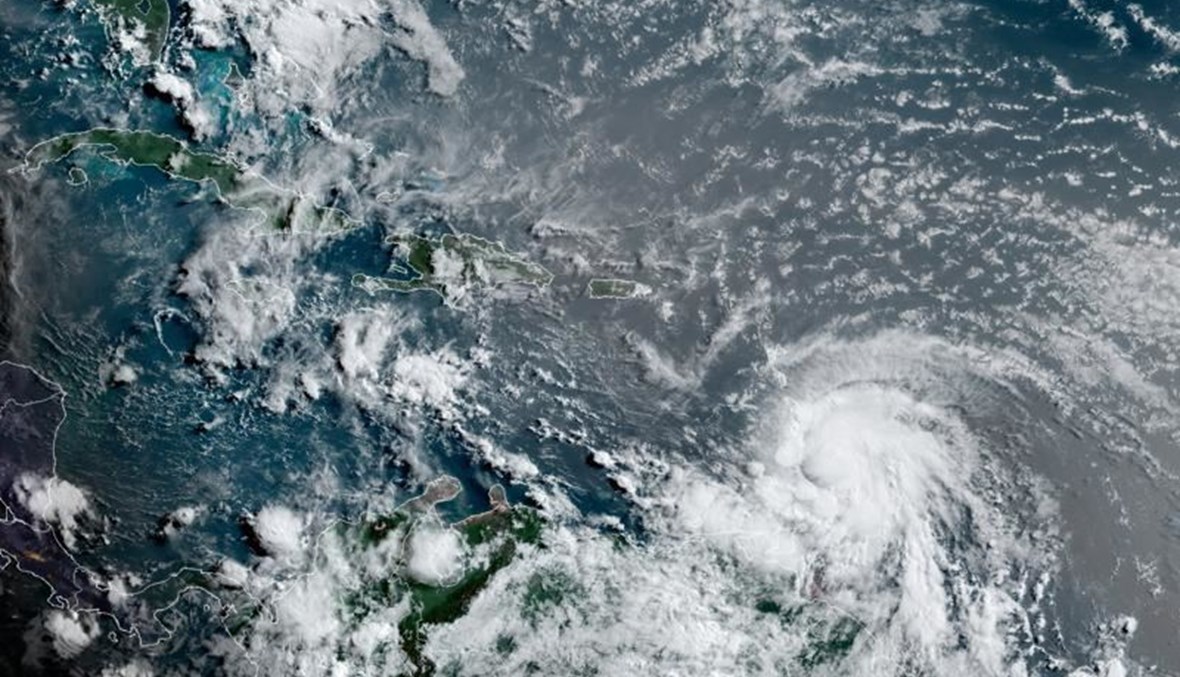 صورة من الاقمار الاصطناعية تظهر الإعصار إلسا يتحرك عبر منطقة البحر الكاريبي فوق بربادوس (2 تموز 2021، أ ب). 