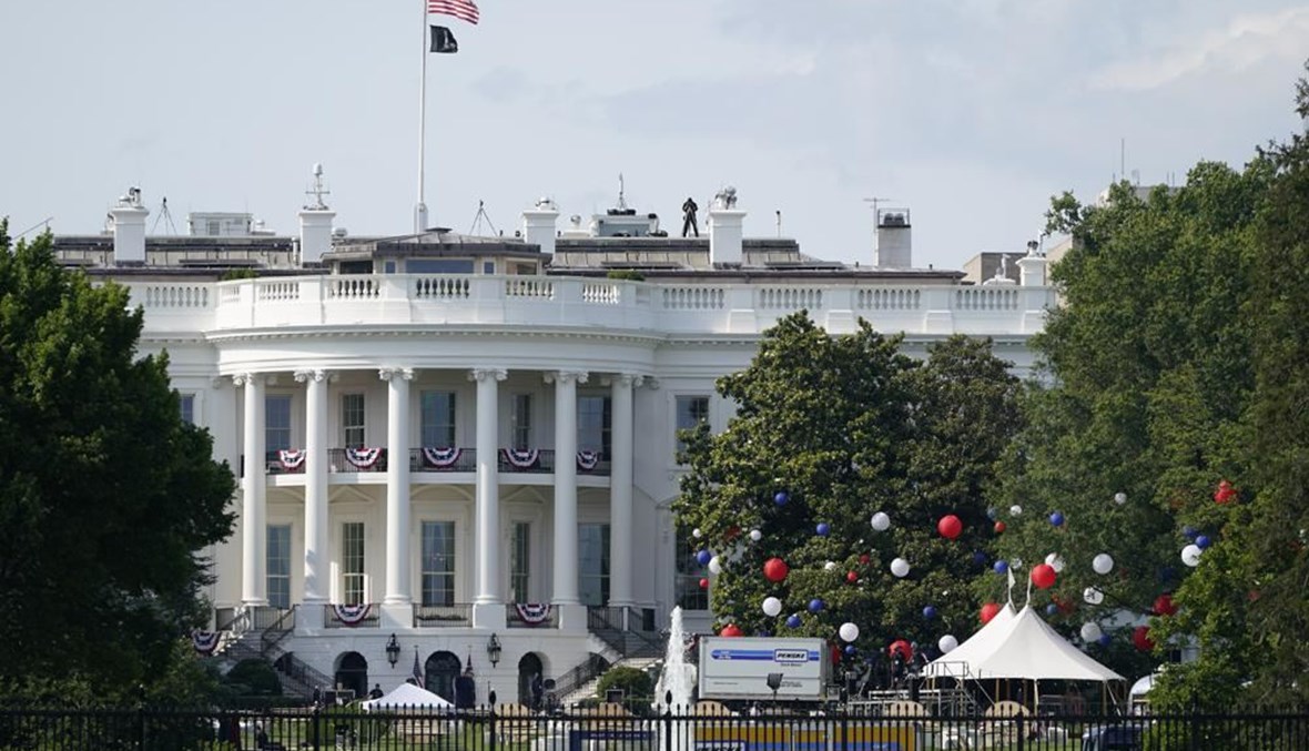 استعدادات في الحديقة الجنوبية للبيت الأبيض في واشنطن للاحتفال بعيد الاستقلال (3 تموز 2021/ أ ب). 