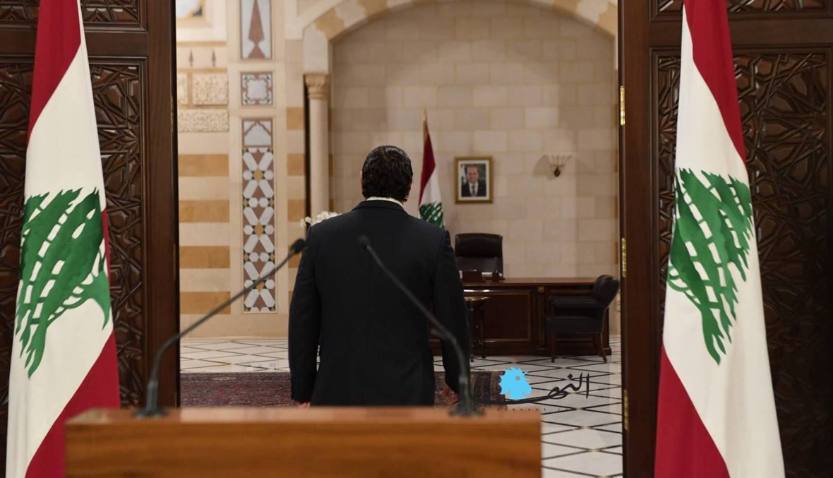 الرئيس الحريري مغادراً السرايا بعيد استقالته خلال تظاهرات 17 تشرين (نبيل اسماعيل).