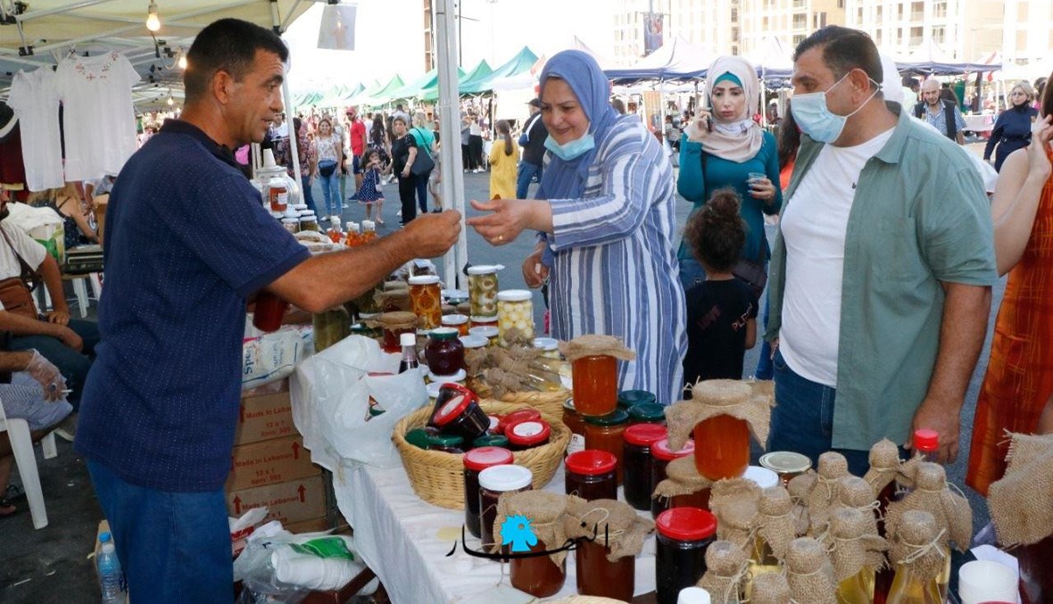 سوق "أبو رخوصة" في ساحة الشهداء (تصوير حسن عسل).