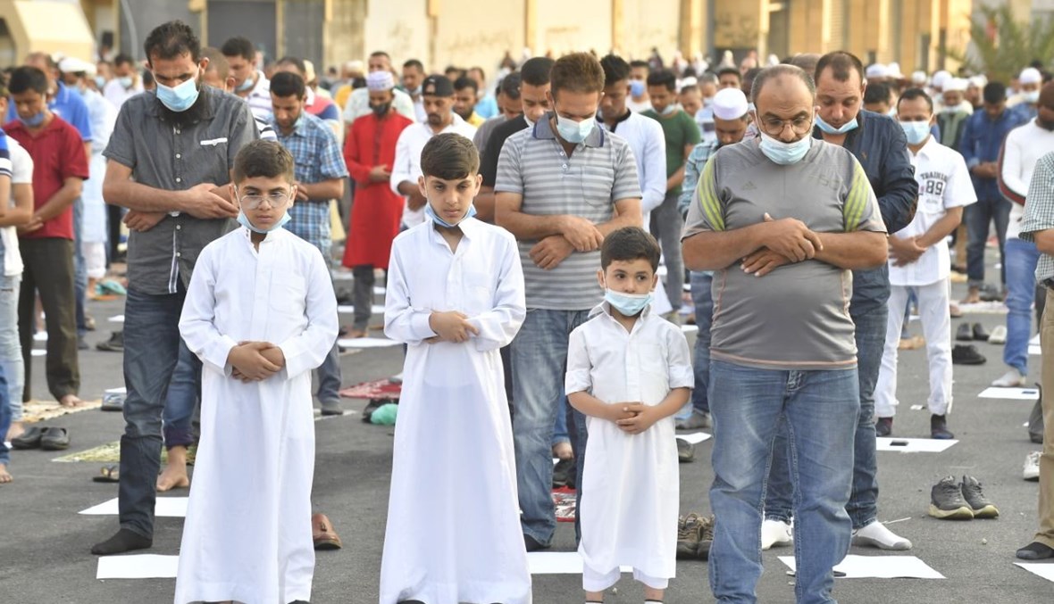 المسلمون يأدّون صلاة عيد الأضحى في بيروت (حسام شبارو).