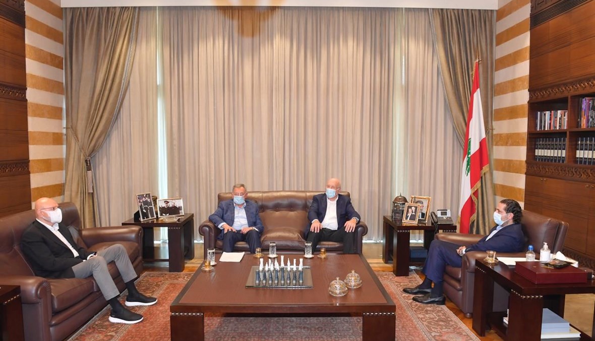 اجتماع لرؤساء الحكومات السابقين في بيت الوسط (نبيل اسماعيل).