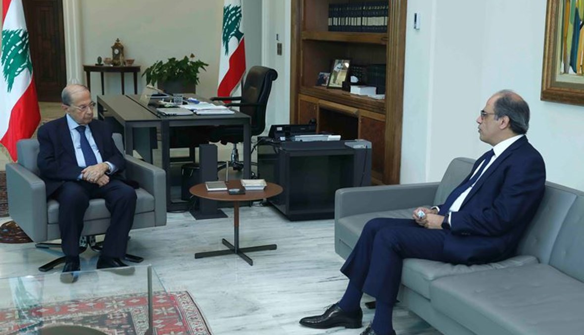 الرئيس ميشال عون والوزير السابق جهاد أزعور.
