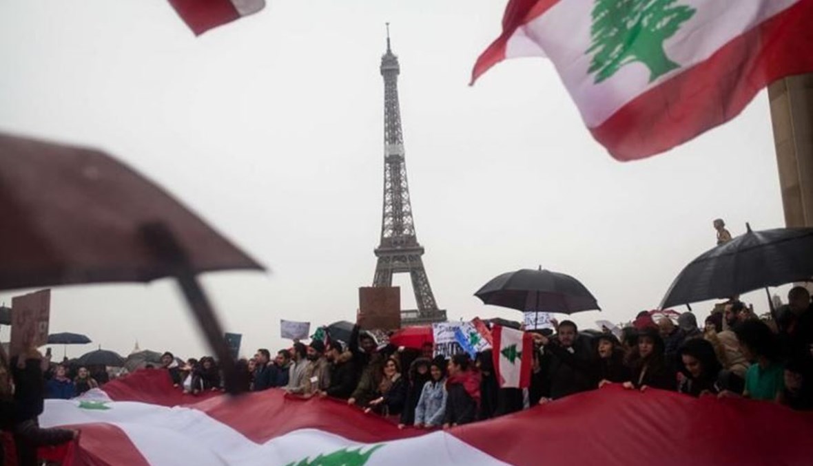 تظاهرة للدياسبورا اللبنانية في باريس (أ ف ب).