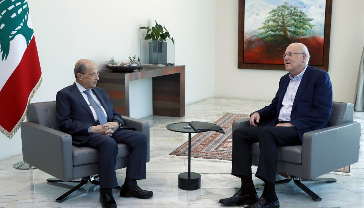 الرئيس ميشال عون والرئيس المكلف نجيب ميقاتي في اجتماعهما الثالث بعد التكليف للبحث في الملف الحكومي.