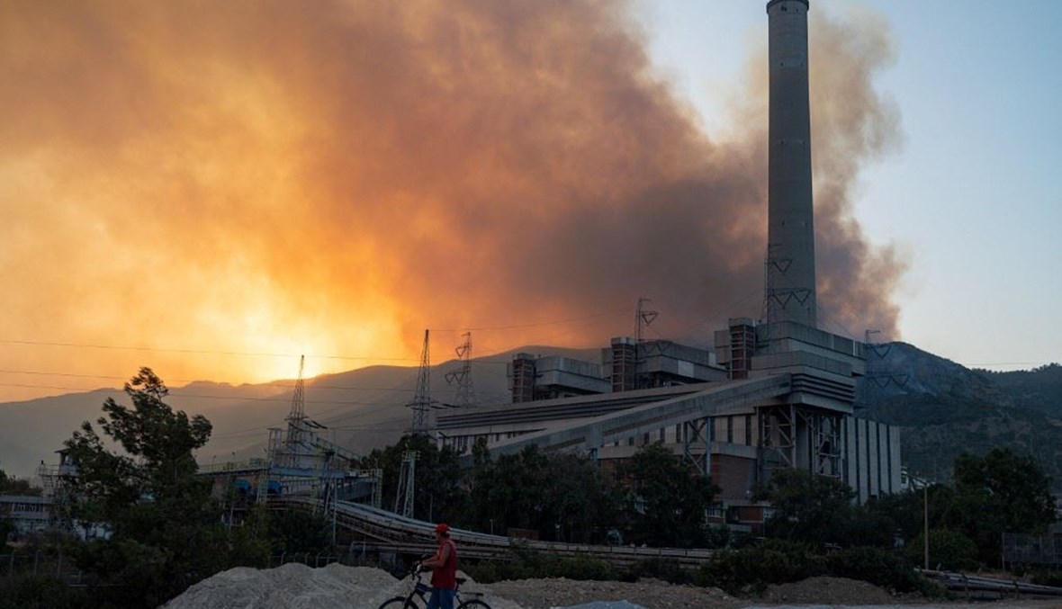 حريق قرب محطة للطاقة الحرارية في تركيا (أ ف ب).