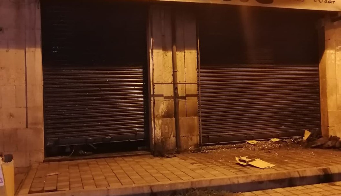 محل محترق في بعلبك (تصوير وسام اسماعيل)