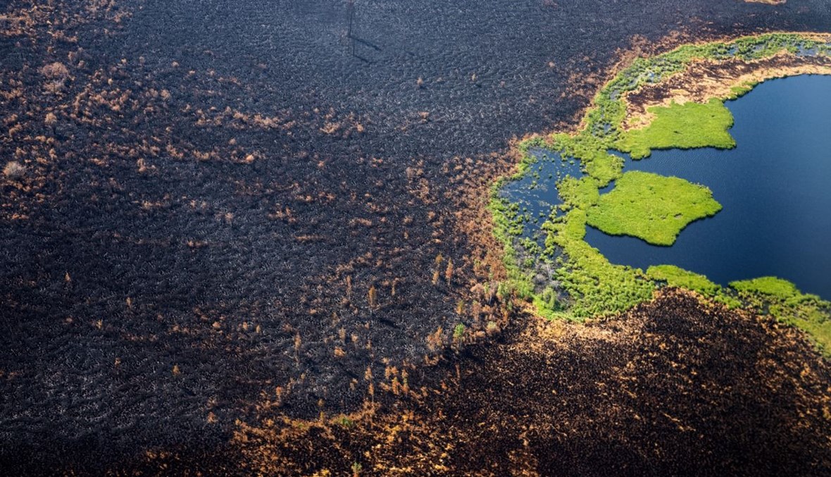 صورة جوية تظهر غابة محترقة في منطقة غورني أولوس غرب ياكوتسك بجمهورية ساخا في سيبيريا (27 تموز 2021، أ ف ب).