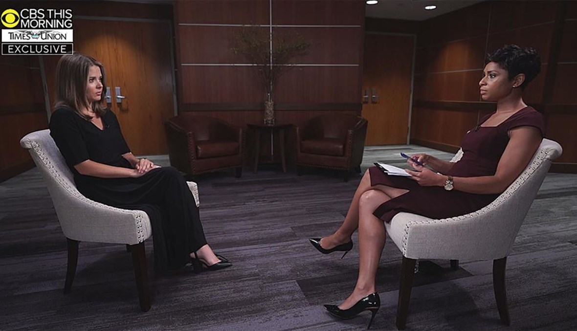 بريتاني كوميسو (إلى اليسار) خلال مقابلة مع مراسلة شبكة "سي بي إس" جيريكا دنكان في نيويورك (8 آب 2021، أ ف ب).