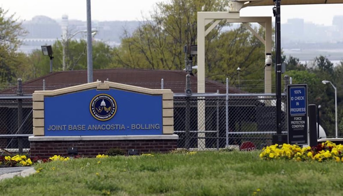 مدخل قاعدة أناكوستيا- بولينغ العسكرية المشتركة في واشنطن (17 نيسان 2013، أ ب).