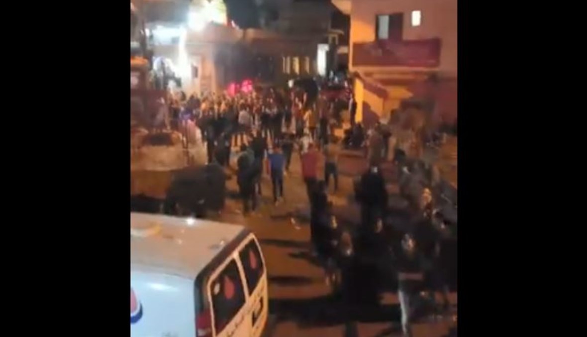 فيديو لاحتجاز النائب حسين الحاج حسن في حسينية علي النهري. 