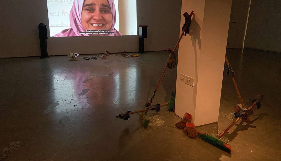 سالي ثريا تُقدّم معرضاً في لندن... نقل أصوات مَن أزالوا آثار الدمار من شوارع بيروت