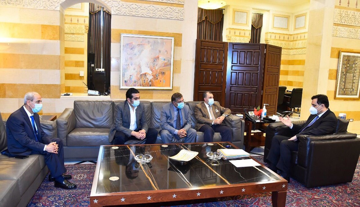 الرئيس حسان دياب مع الوفد المصري.