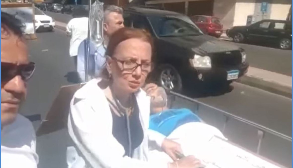 ما حقيقة فيديو "نقل مريض من مستشفى إلى آخر سيراً على الأقدام"؟ FactCheck#