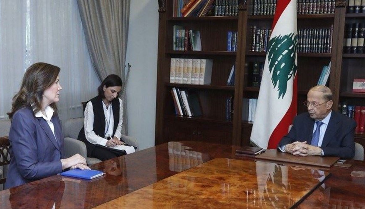 الرئيس ميشال عون والسفيرة دوروثي شيا.