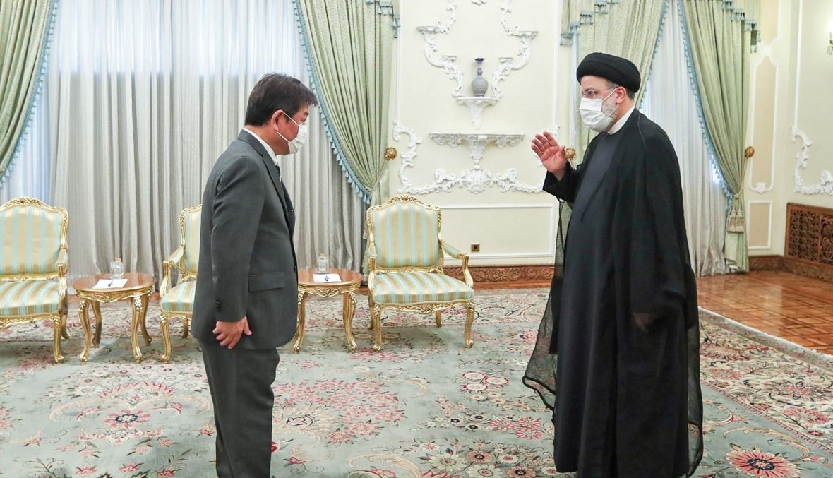 رئيسي مستقبلا موتيجي في طهران (22 آب 2021، أ ف ب).