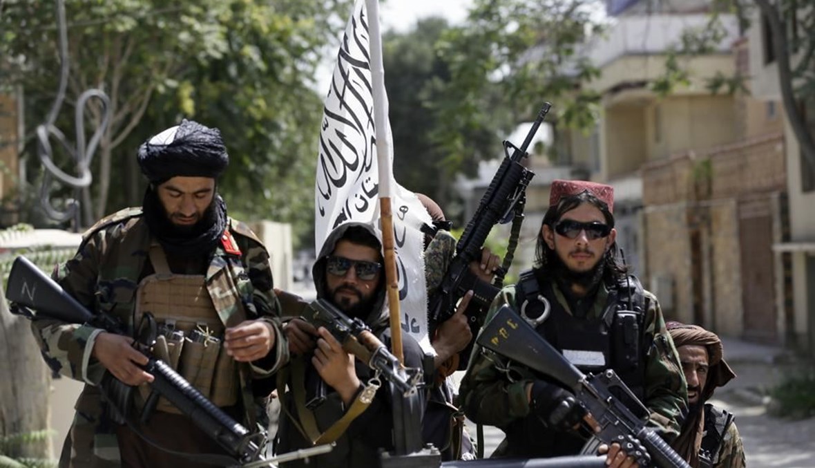 مقاتلون من طالبان يقومون بدورية في كابول (19 آب 2021، أ ب). 
