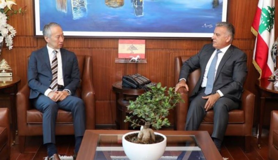 اللواء عباس ابراهيم والسفير الياباني في لبنان تاكيشي أوكوبو.