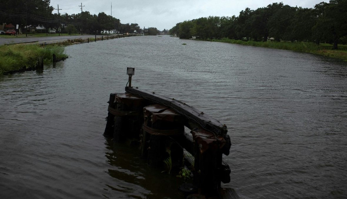 المياه بدأت ترتفع عند "بايو تيريبون" في مونتيغوت بلويزيانا قبل وصول إعصار إيدا (29 آب 2021، أ ف ب). 
