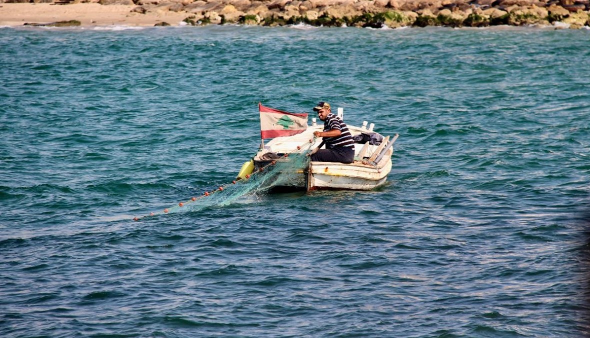 زورق صيد في صيدا ( Nabih El Boustani- Unsplash). 