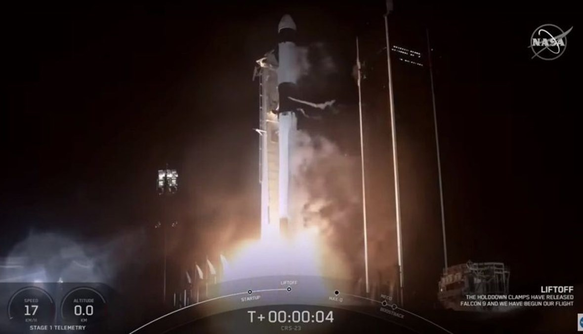 صاروخ سبيس إكس ينطلق إلى الفضاء