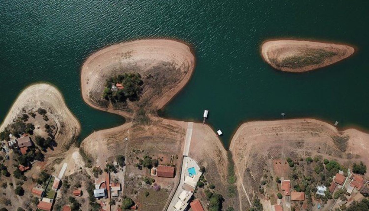 بحيرة فورناس في بيميينتا بولاية ميناس جيراييس البرازيلية (أ ف ب).