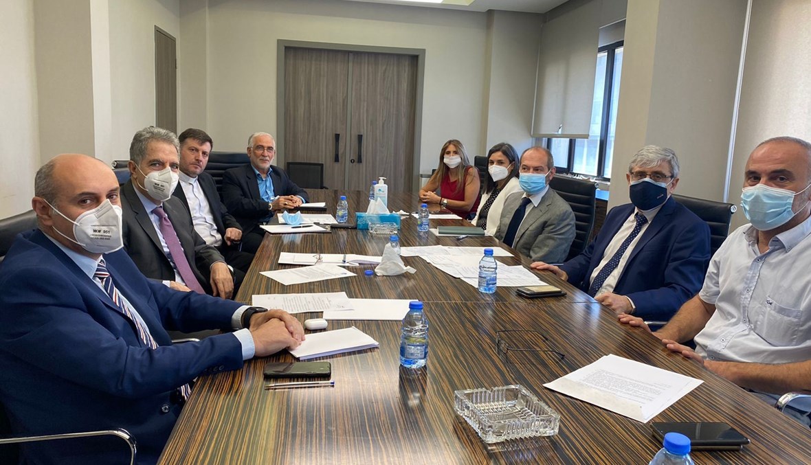 لقاء بين وزير المال غازي وزني ووزير التربية طارق المجذوب.
