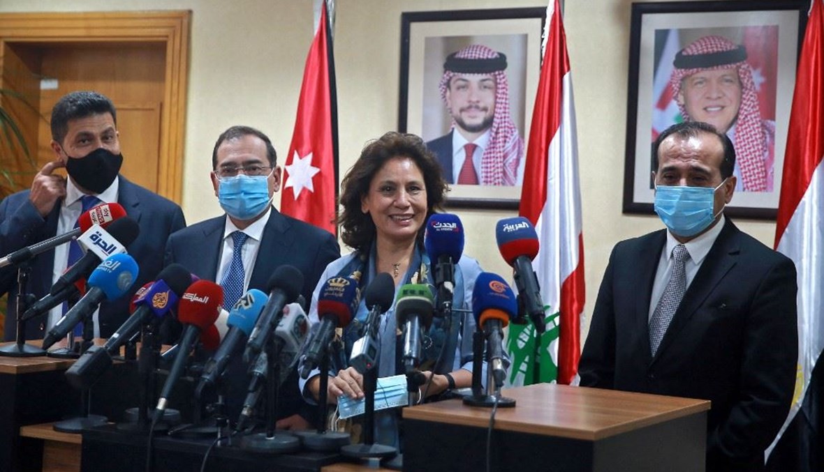 وزيرة الطاقة الأردنية خلال مباحثات الوفدين اللبناني والسوري في الأردن بشأن استجرار الطاقة (أ ف ب).