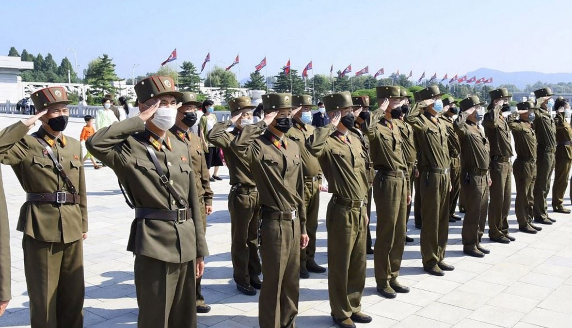 ضباط في كوريا الشمالية (أ ف ب).