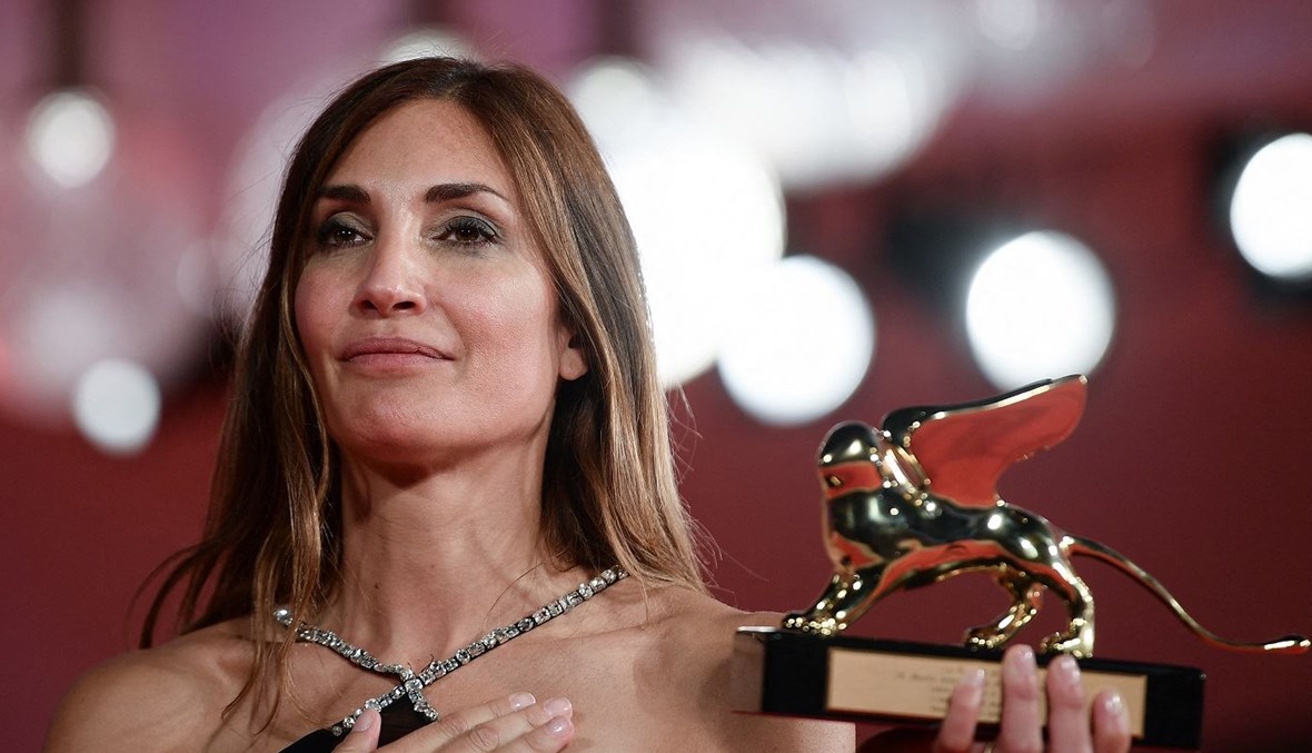 المخرجة اللبنانية- الفرنسية أودري ديوان في مهرجان البندقية السينمائي (أ ف ب).