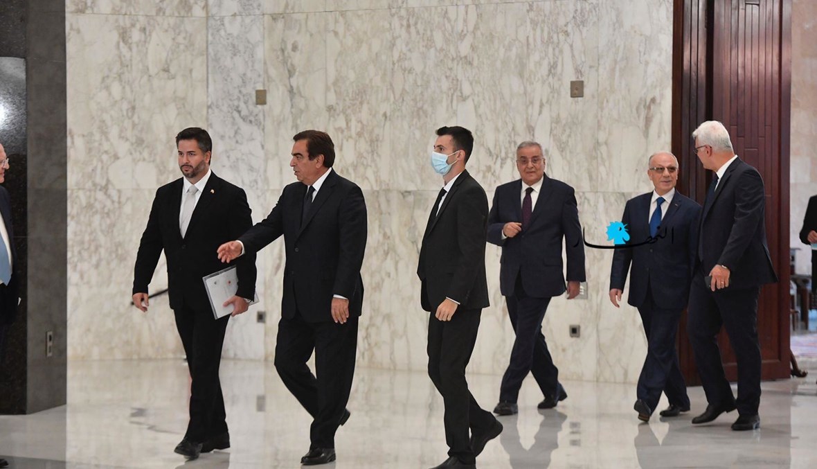 بين "ضفدع" وزير الاقتصاد و"عصفور" وزير العمل… دهشة الشعب من "تقليعة" الوزراء! (فيديو)