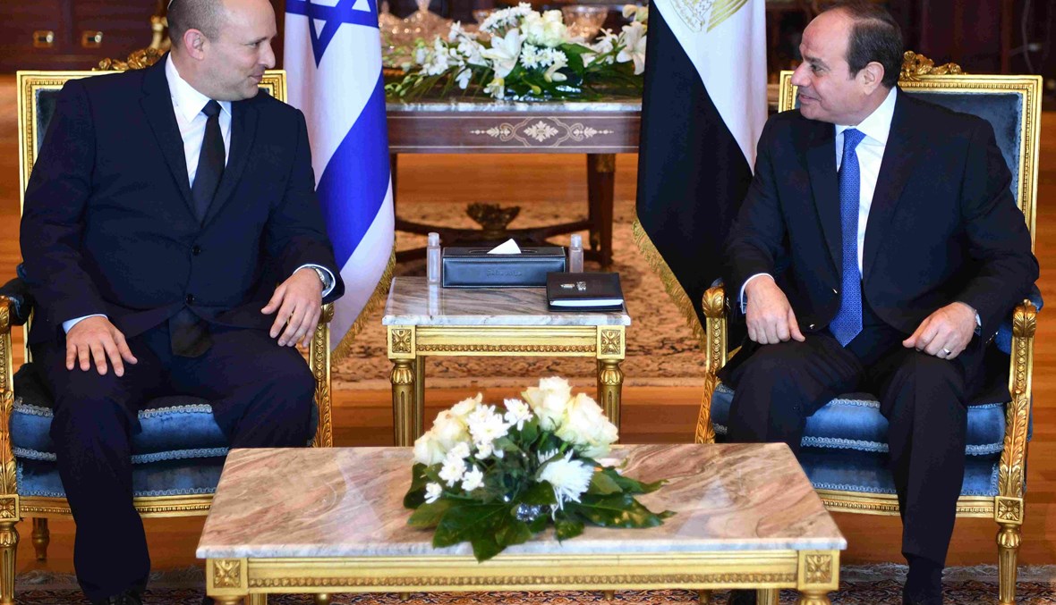 الرئيس المصري عبدالفتاح السيسي ونافتالي بينيت (أ ف ب).