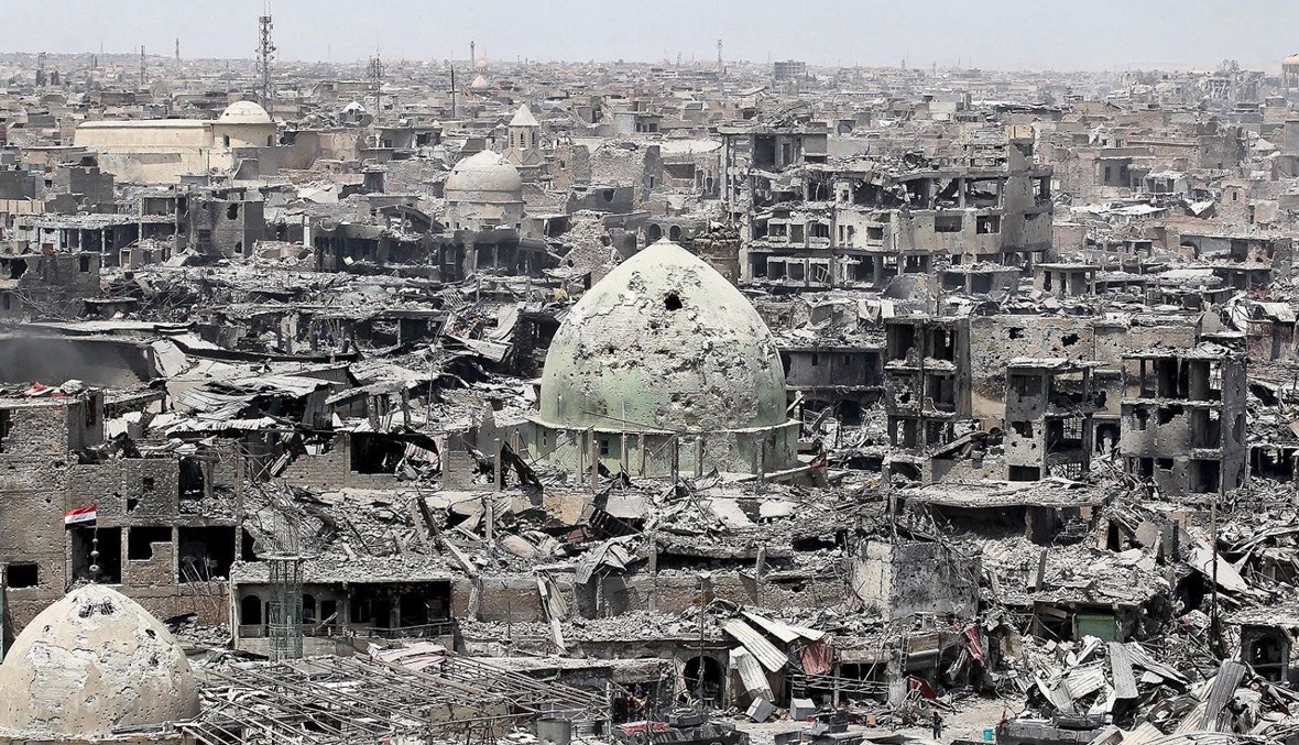 آثار الخراب العظيم الذي ألحقه تنظيم "داعش" بأبنية الموصل العراقية (تعبيرية- أ ف ب).