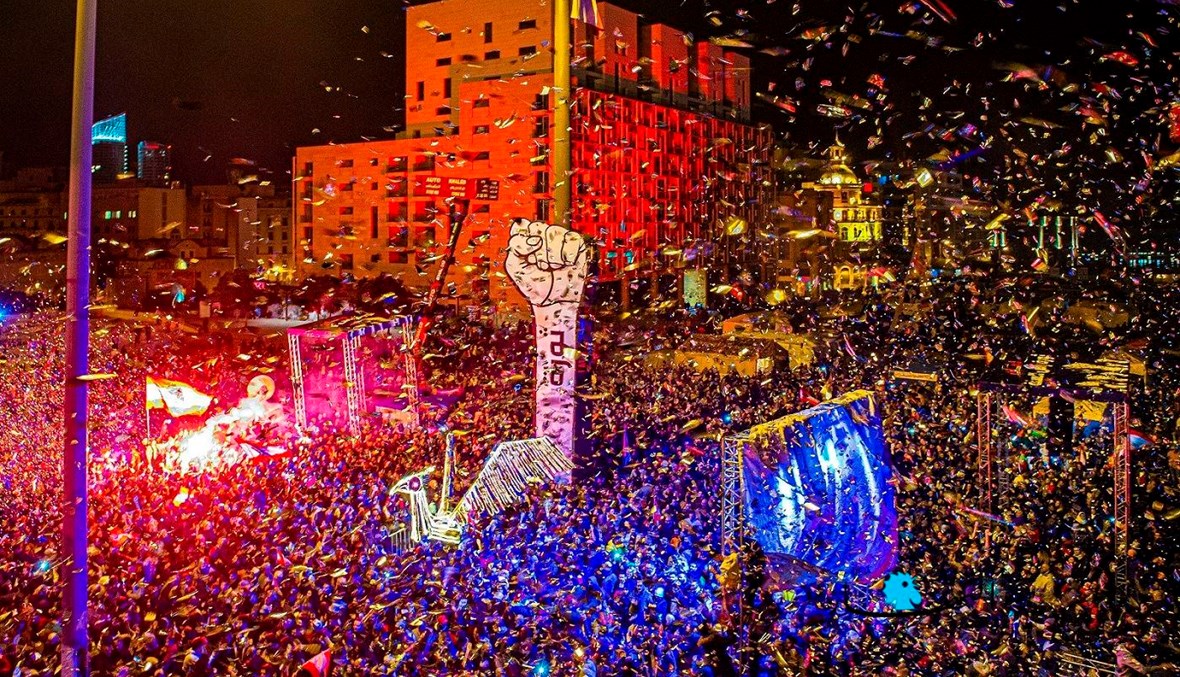 مشهد من احتفالات انتفاضة 17 تشرين برأس السنة في ساحة الشهداء (نبيل إسماعيل).