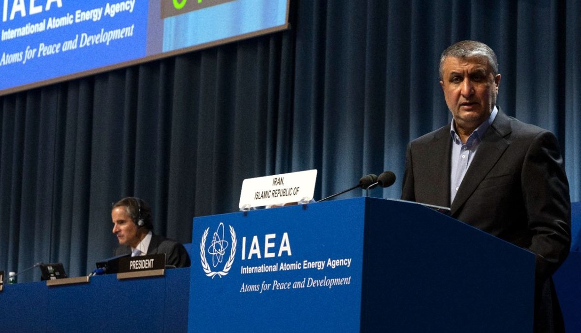 إسلامي متكلما، والى جانبه غروسي، خلال انعقاد المؤتمر العام للوكالة الدولية للطاقة الذرية في مقر الوكالة في فيينا (20 ايلول 2021، أ ف ب). 