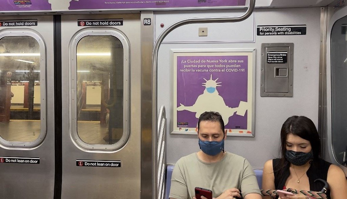 إجراءات وقائية داخل مترو في نيويورك (أ ف ب).
