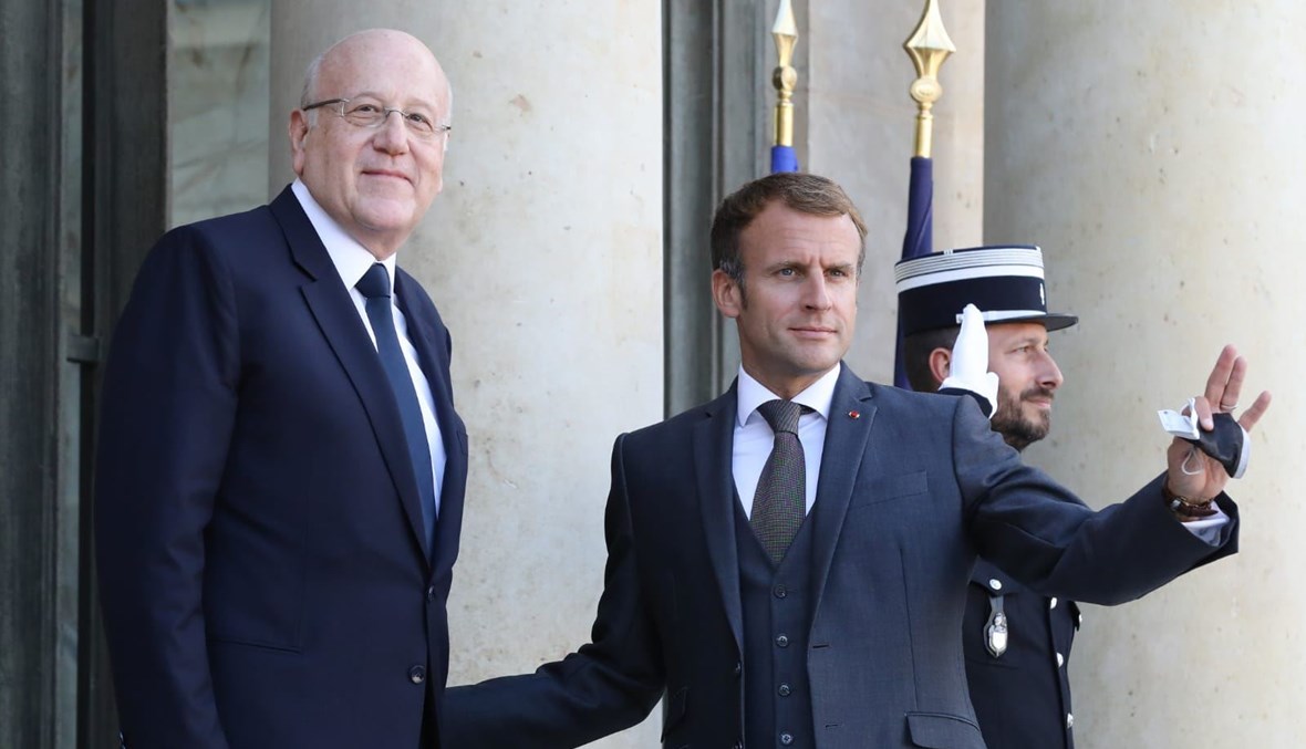 رئيس الوزراء نجيب ميقاتي والرئيس الفرنسي إيمانويل ماكرون.