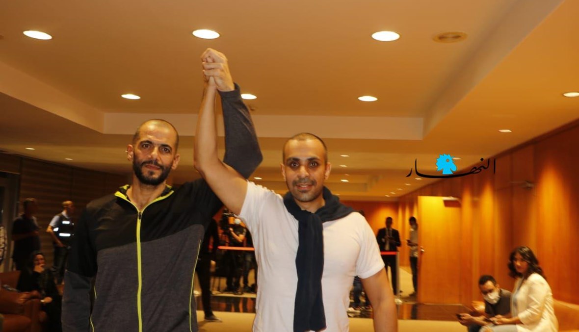 لبنانيان مفرج عنهما من الإمارات وصلا إلى مطار بيروت (حسن عسل).