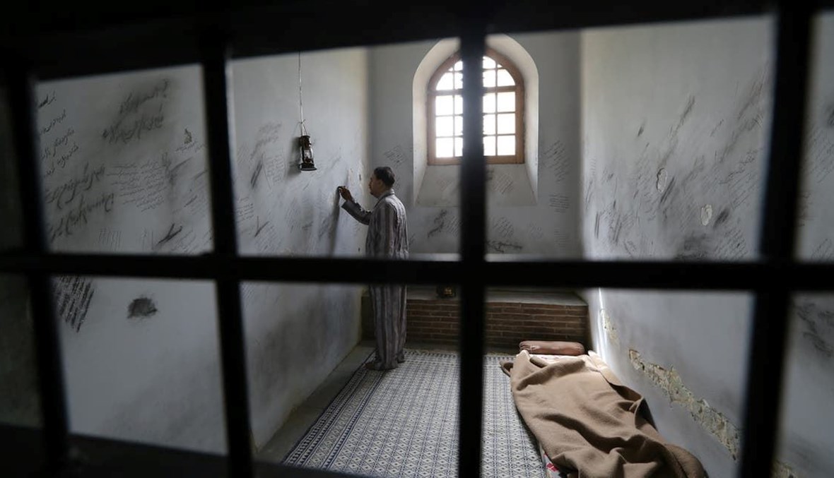 السلطات الإيرانية تؤكّد وفاة اثنين من الموقوفين في سجن قرب طهران