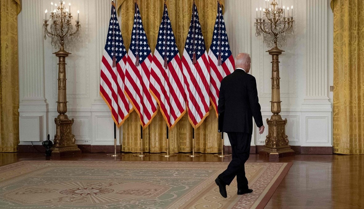 الرئيس الأميركي جو بايدن مغادراً بعد إعلانه سيطرة "طالبان" على أفغانستان (تعبيرية- أ ف ب).