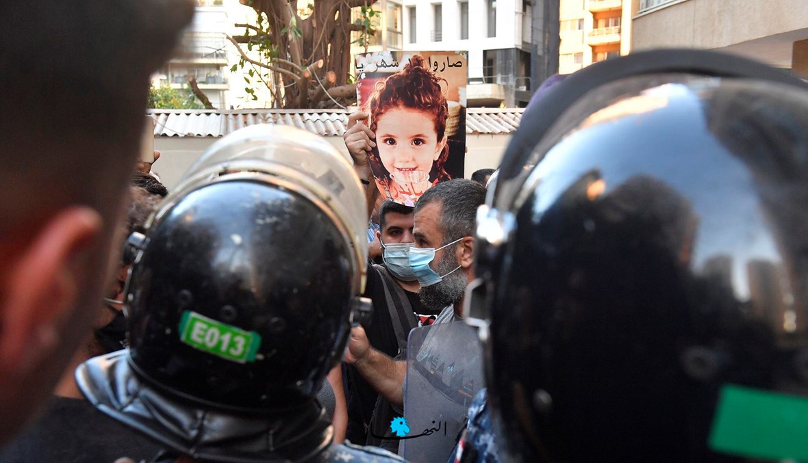 صورة الضحية ألكسندرا نجار في اعتصام لأهالي الضحايا (نبيل إسماعيل).