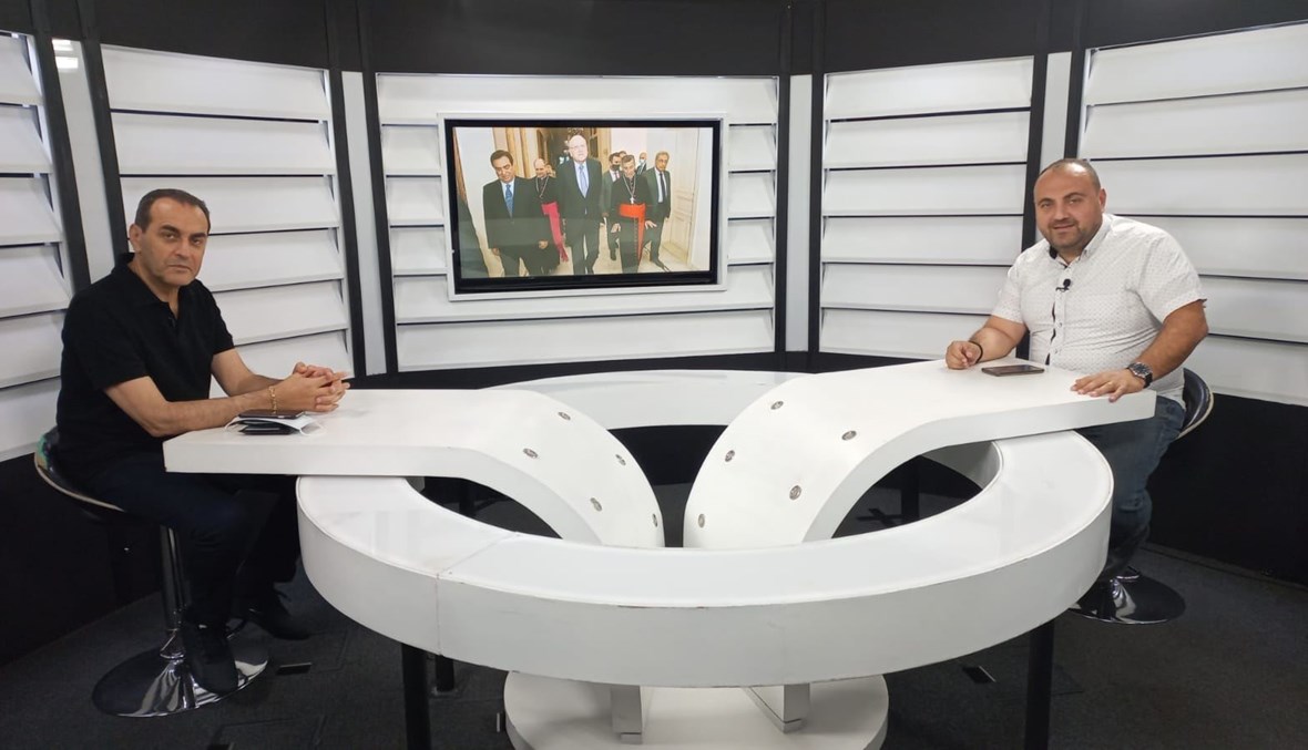 نائب رئيس تحرير جريدة "النهار" نبيل بومنصف والزميل فرج عبجي في استديو "النهار".