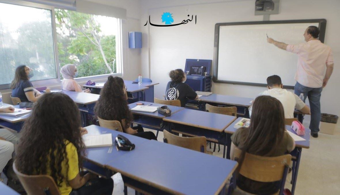 طلاب في المدارس (مروات عساف).