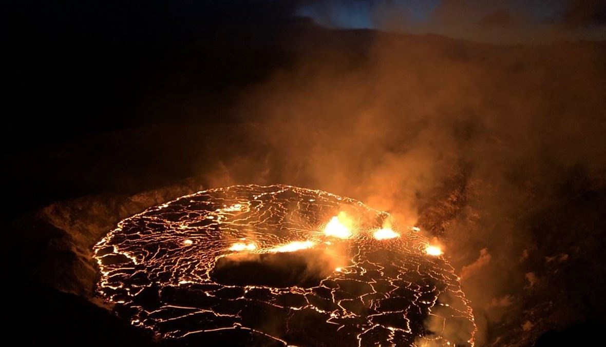 استمرار ثوران بركان كيلويا في هاواي (أ ف ب). 