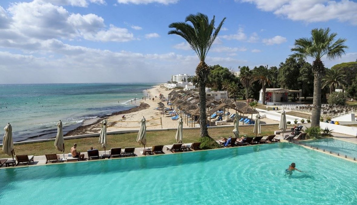 مسبح في تونس (أ ف ب).