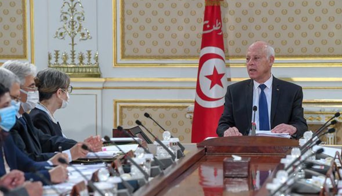سعيّد مترئسا اجتماع الحكومة في قصر قرطاج (14 ت1 2021، رئاسة الجمهورية التونسية). 